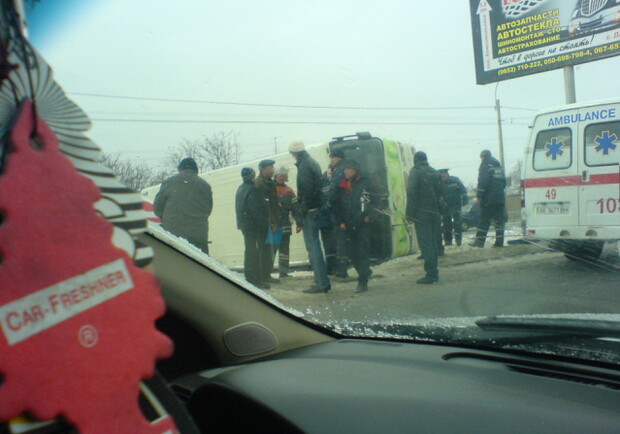 В Симферополе перевернулся автобус с пассажирами. 
