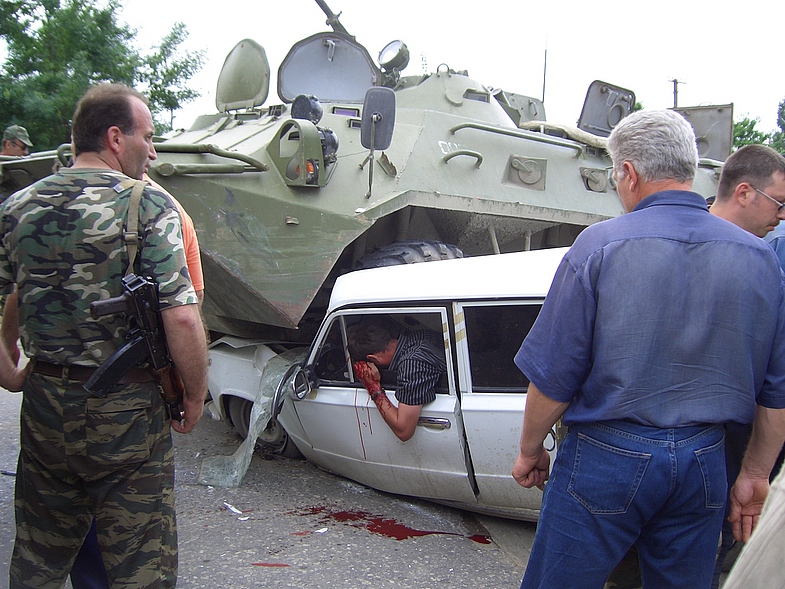 Новость - События - Опровергатор Vgorode: правда ли, что украинский танк под Краматорском раздавил машину с людьми