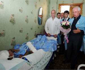Азаров в шоке от севастопольской больницы.