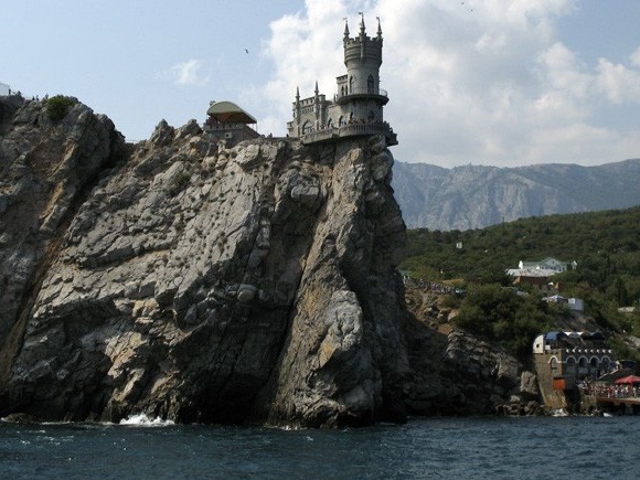 Ласточкино гнездо станет идеальной площадкой для финала мировой серии Cliff Diving. Фото с сайта crimeamap.ru