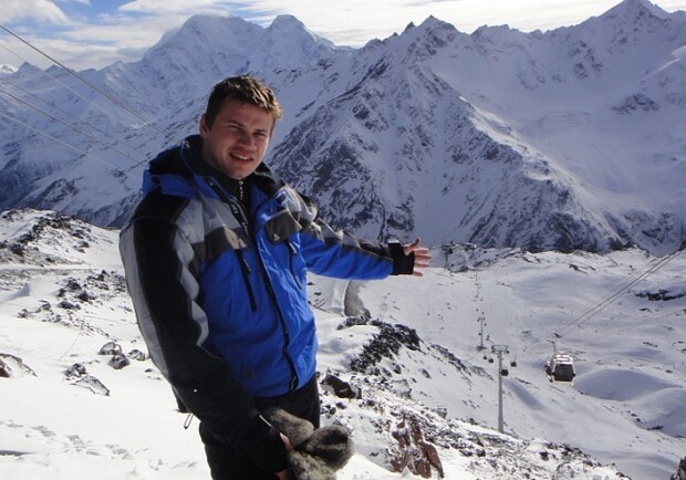 Денис Клычников на вершине Европы. Фото из домашнего архива Дениса.