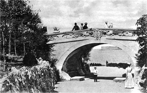 На мостике Влюбленных в Севастополе много лет назначаются свидания. Фото: forum.sevastopol.info