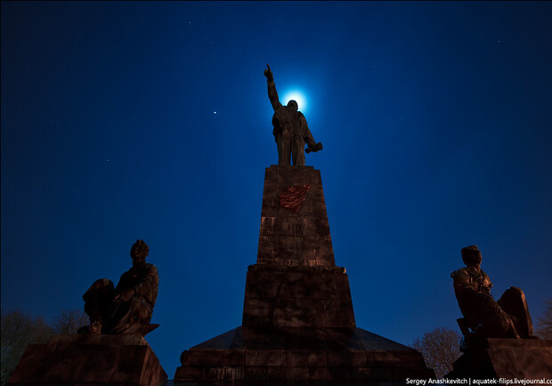 Новость - События - Фотофакт: в Севастополе Ленин внезапно стал святым