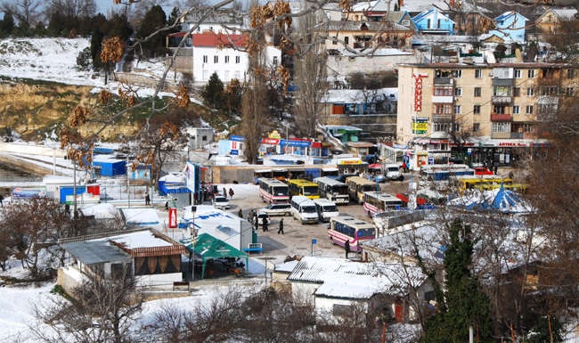 Власти придумали, куда убрать автобусы. Фото: sevnews.com.ua