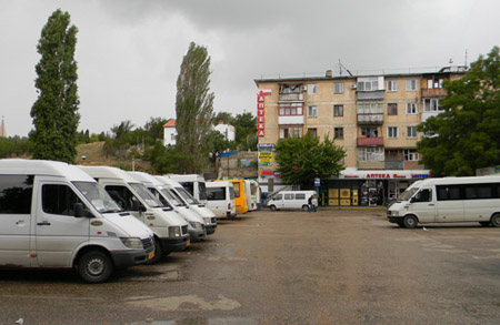От Захарова будут ходить дополнительные автобусы. Фото: sevstorona.info
