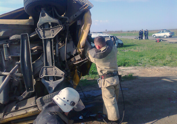 Водитель "Мерседеса" не помнит, что произошло. Фото МЧС Крыма.