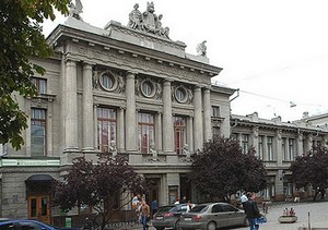 Дворянский театр стал одной из "визиток" крымской столицы. Фото: crimeanblog.blogspot.com.