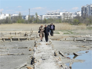 Защитники Мойнак опасаются, что застройка в рекреационной зоне озера угробит лечебный курорт. Фото КП-Крым. 