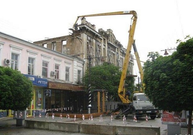 Как сносили здание. Фото: www.sobytiya.info
