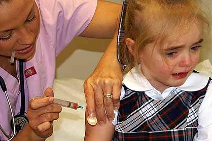 Многие родители боятся прививок не меньше, чем дети. Фото: malush.dp.ua