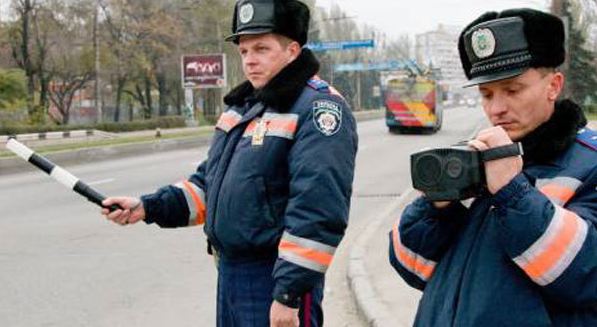 ГАИшники сами нарушают правила. Фото: ru.tsn.ua