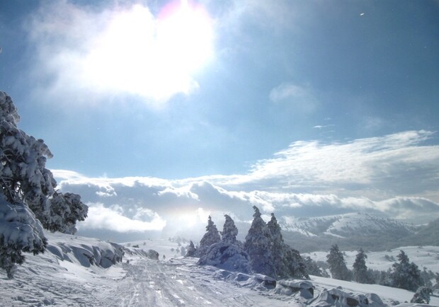 Дороги горнолыжного курорта занесло снегом. Фото: blogr.dp.ua