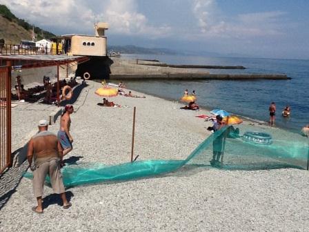 Весь сектор пляжа сделали бесплатным. Фото пресс-службы прокуратуры АРК.