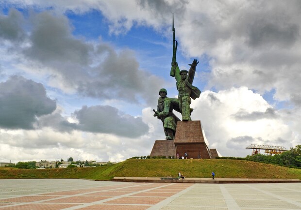 Памятник Солдату и Матросу. Фото: sevcam.com
