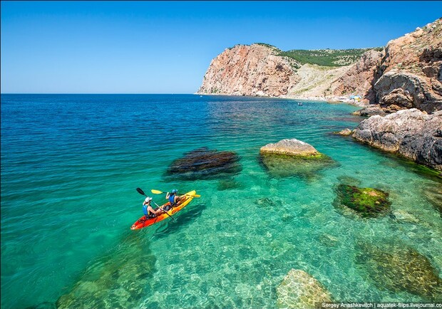 В Крыму еще можно купаться. Фото: Сергей Анашкевич