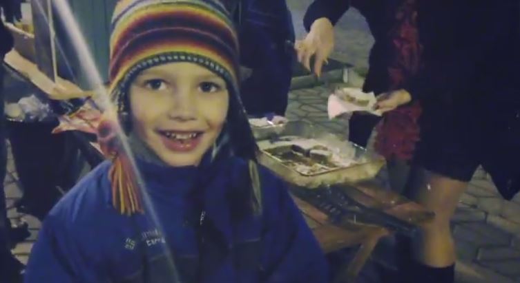 Новость - Досуг и еда - В центре Симферополя на Рождество пели колядки и раздавали сладости