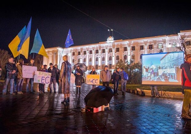 Евромайдан в Симферополе. Фото: crimea.comments.ua
