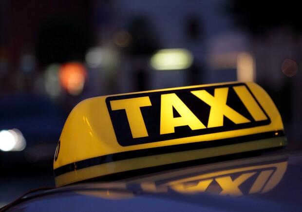 Пользуясь случаем, таксисты "накручивают" цены. Фото взято с сайта polyany.com.ua