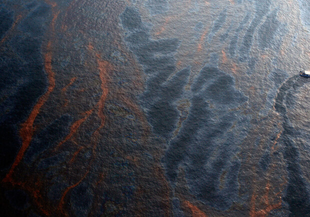У берегов Севастополя нефтяное пятно. Фото: ummahweb.net