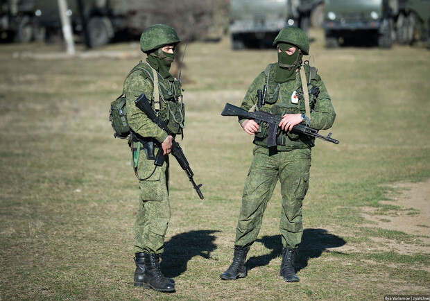 В Крыму захватили еще одну часть. Фото: zyalt.livejournal.com