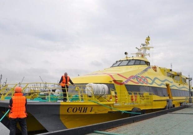 Вот такие судна будут ходить в Крым. Фото - kerch.fm 