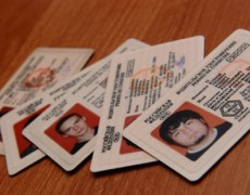 Запрет на работу с нероссийскими водительскими удостоверениями в Крыму отсрочен до 2015 года. Фото: hotmotoshop.ru