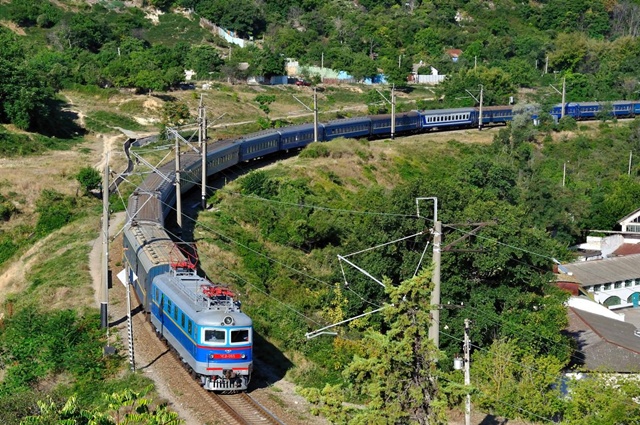Новость - Транспорт и инфраструктура - Из Крыма в Москву пустили два поезда через Харьков