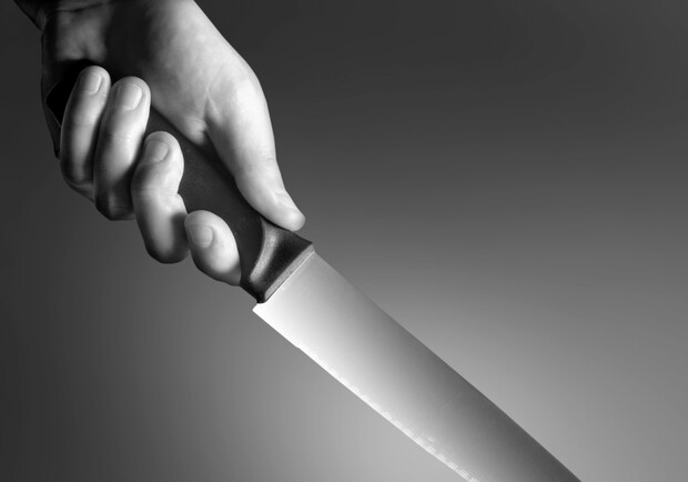 Новость - События - В Симферополе пьяный вор изрезал ножом хозяев дома – мужчина скончался