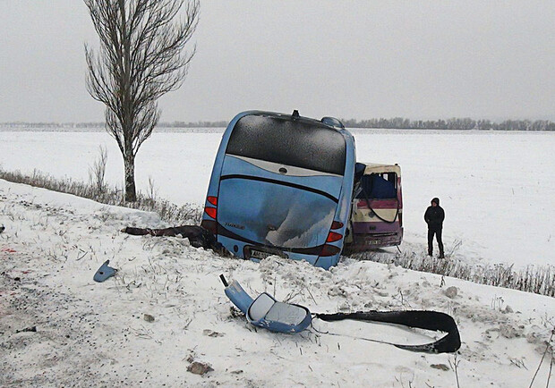 Новость - События - Под Симферополем произошла крупная авария с участием автобуса - двое погибших