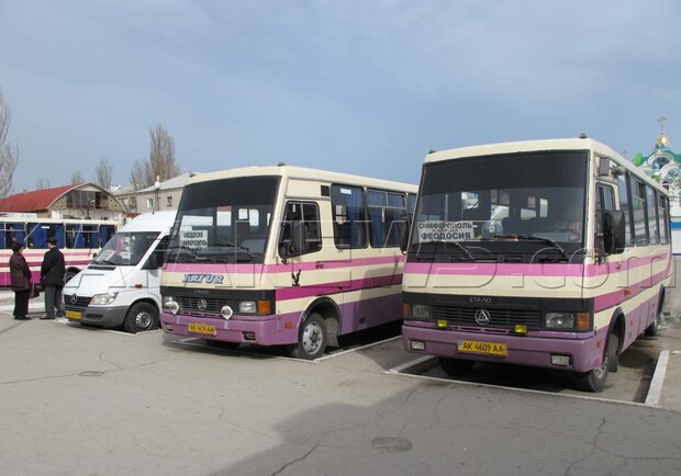 Новость - Транспорт и инфраструктура - Между Крымом и Украиной возобновили автобусное сообщение