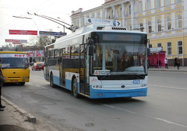 Новость - Транспорт и инфраструктура - В "Крымтроллейбусе" рассказали, как собираются избавиться от "зайцев" и кондукторов