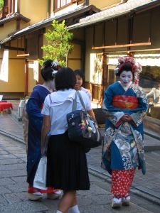 Выпускницы столичной школы-интерната повыскакивают замуж, как "горячие пирожки" по примеру японок.
Фото с сайта sxc.hu
