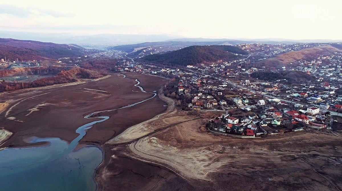 Как выглядит водохранилище Симферополя с высоты птичьего полета.  Фото: 3652.ru.