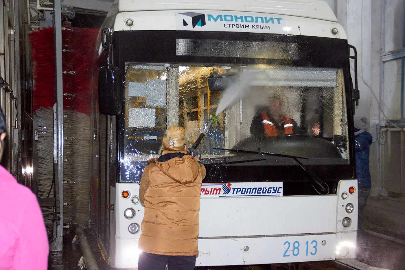 В Крыму ежедневно дезинфицируют троллейбусы