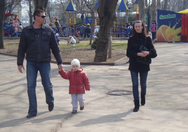 Для многих молодых семей Детский парк - любимое место прогулок.
Фото автора