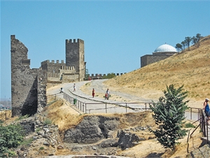 Портовая часть города, которая находится за Генуэзской крепостью. Фото из архива «КП».