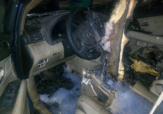 Кандидату в мэры Лозовой от "Слуги Народа" сожгли машину. Фото: kh.dsns.gov.ua