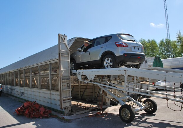 Укрзализныця вернула вагоны для перевозки автомобилей - Фото: autocentre