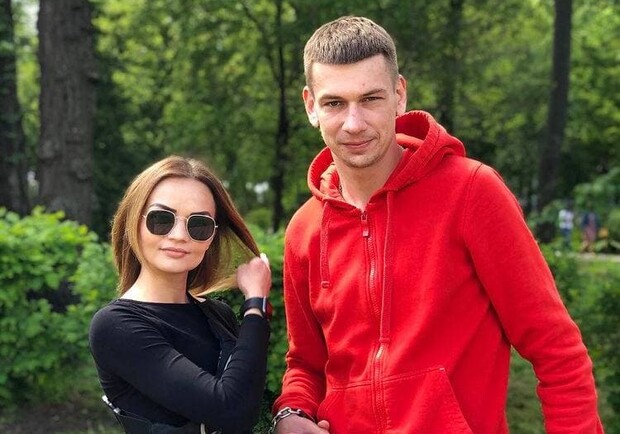 Харьковская пара, сковавшая себя наручниками, объявила о раставании. Фото: Instagram
