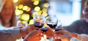 Как пить алкоголь на Новый год без вреда для организма: советы врача