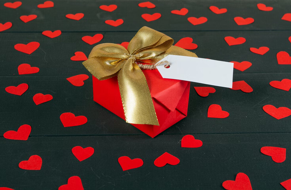 Що подарувати коханій людині на День закоханих: добірка ідей. 