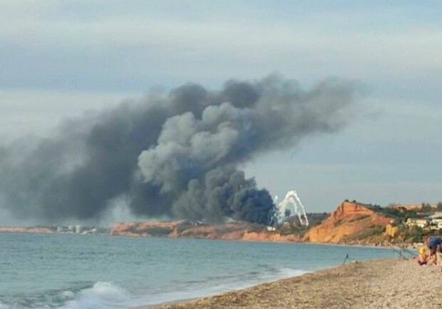 В Крыму после взрыва на военном аэродроме Бельбек начался пожар 