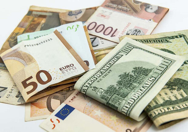 Курс валют в Украине 2 октября 2022: сколько стоит доллар и евро. 