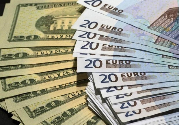 Курс валют в Україні 19 січня 2023 року: скільки коштує долар і євро. 