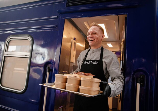 "Укрзализныця" представила первый в мире поезд-кухню Food Train - фото. 