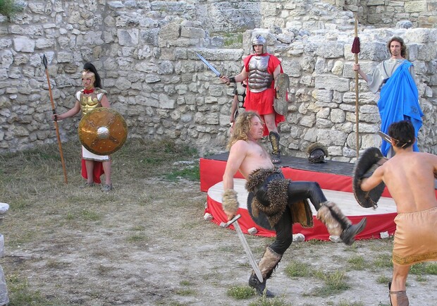 В Севастополе на развалинах древнего Херсонеса прошло грандиозное представление.
Фото автора