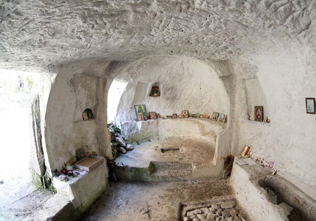 Пещерные города обжили монахи. Фото с сайта tourbina.ru
