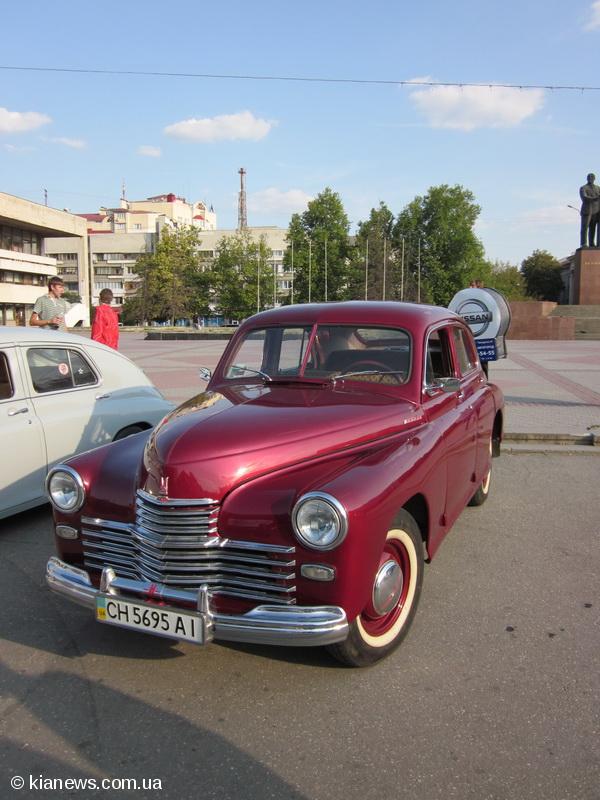 Машина симферополь. Выставка ретро автомобилей в Крыму. Машина раритет победа. Раритетные машины в Крыму. Раритетные машины Симферополь.