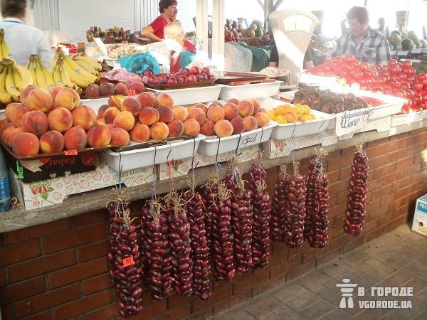 В Симферополе будут продавать овощи и фрукты по невысоким ценам. Фото Татьяны Демидко