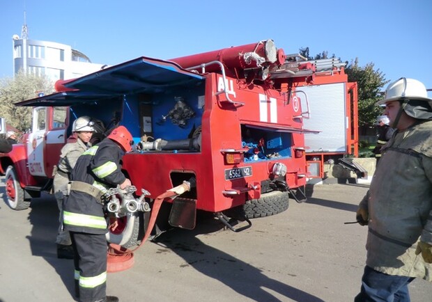 В "Авлите" пожарные тушили 50-метровый накопитель. Фото УМЧС Севастополя
